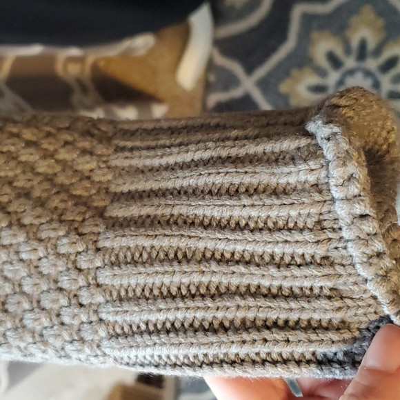 Sweater - Picture 6 of 9